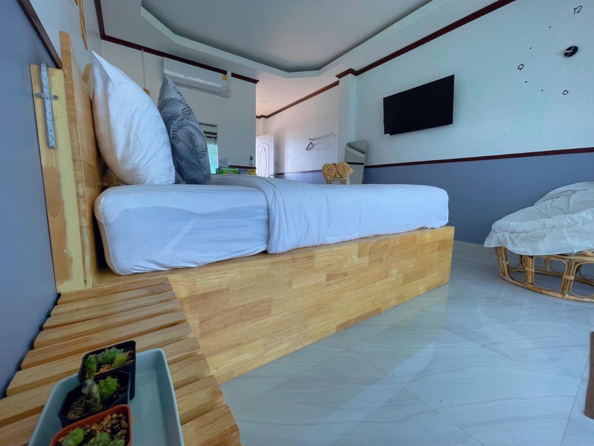 Baan Tipsukon Bed & Breakfast Ko Lan Exterior foto
