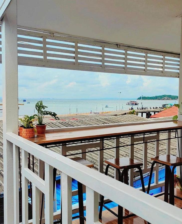 Baan Tipsukon Bed & Breakfast Ko Lan Exterior foto
