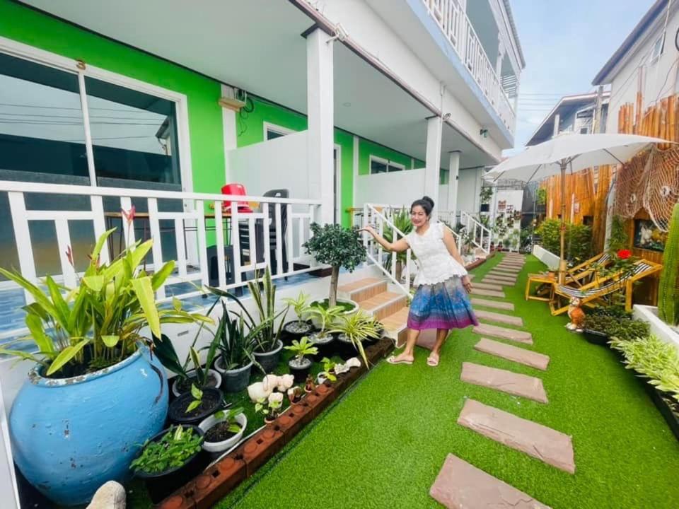 Baan Tipsukon Bed & Breakfast Ko Lan Exterior foto